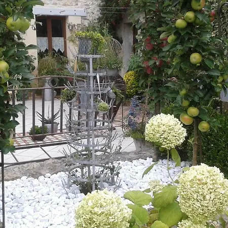 Maison D'hotes Chez Lila Des Bois فندق مبيت وإفطار 3*