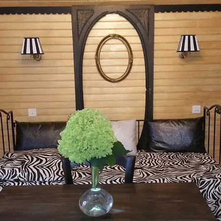 Maison D'hotes Chez Lila Des Bois B&B 3*